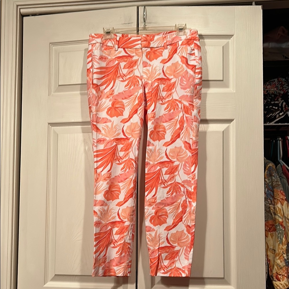 Old Navy Coral and White Floral Cropped Pants